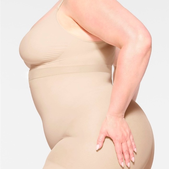 SKIMS - Picture 2 of 7